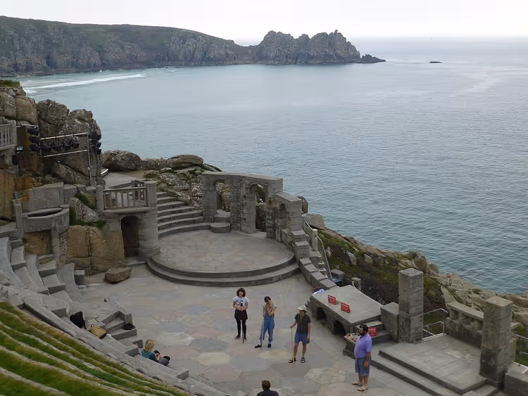 Minack-Freilichttheater über der Porthcurno Bay
