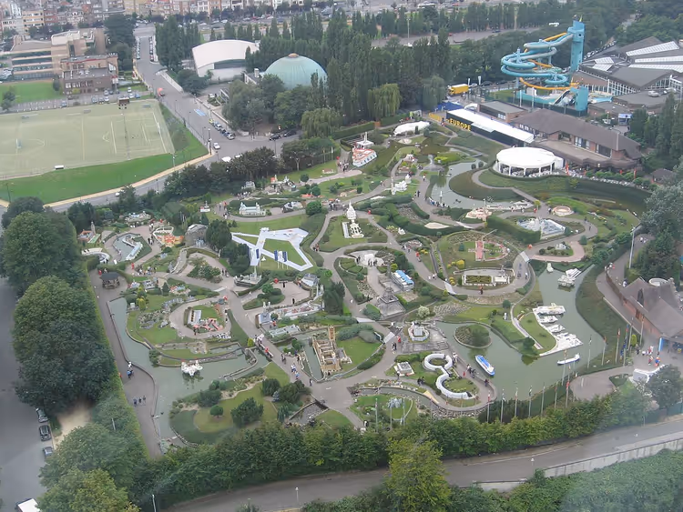 Panoramisch uitzicht over het miniatuurpark Mini-Europa