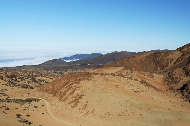 Las Cañadas-kalderaen på Tenerife over et hav av skyer