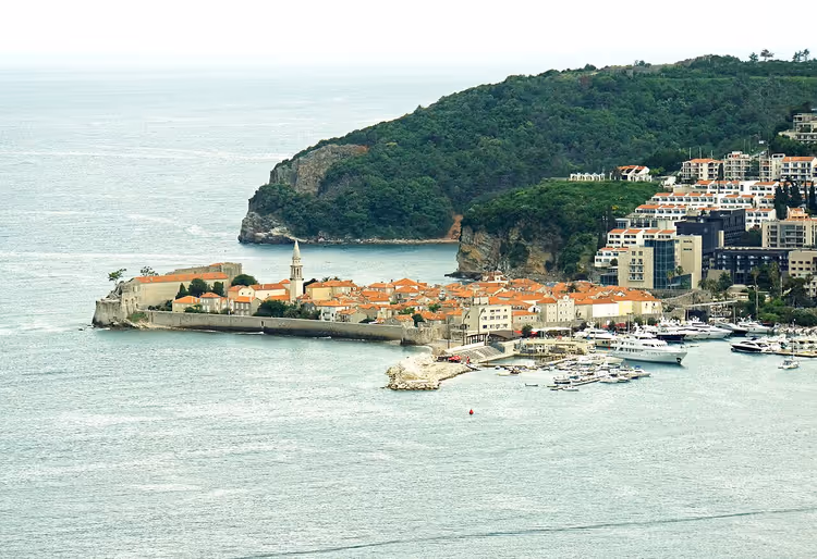 Budva Riviera kevadine rannik