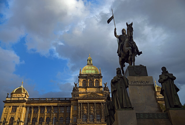 Ruiterstandbeeld van Sint-Wenceslas voor het Nationaal Museum