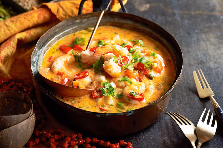 Garnelen-Moqueca im gusseisernen Topf