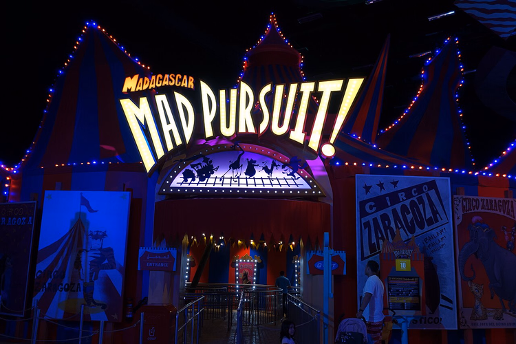 Вход в аттракцион Madagascar Mad Pursuit