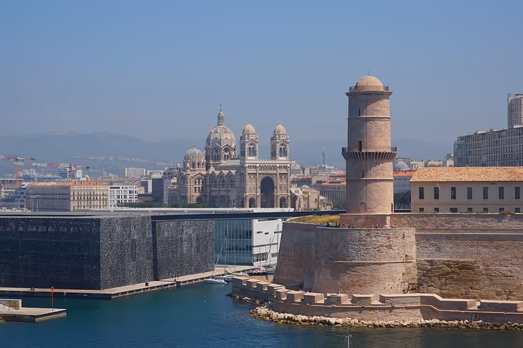 Mucem, Marseille-katedralen og Fort Saint-Jean-tårnet
