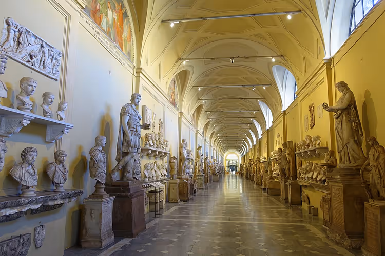 Chiaramonti-Museum Galerie mit antiken Skulpturen