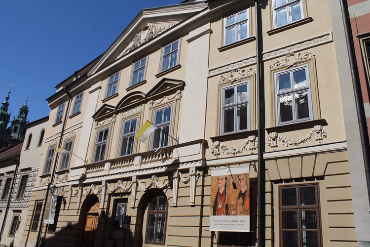Gevel van het Aartsdiocesaan Museum in de Kanoniczastraat