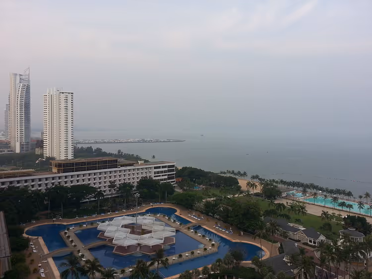 Ambassador City Jomtien resort aan zee met zwembaden