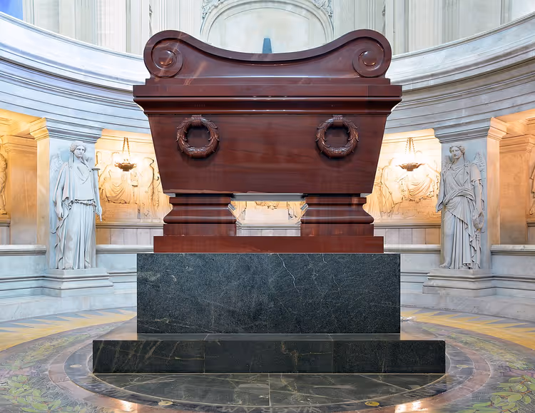 Les Invalides mahzenindeki Napolyon'un lahdi