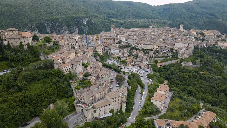 Panorama aérien de l'antique Narni