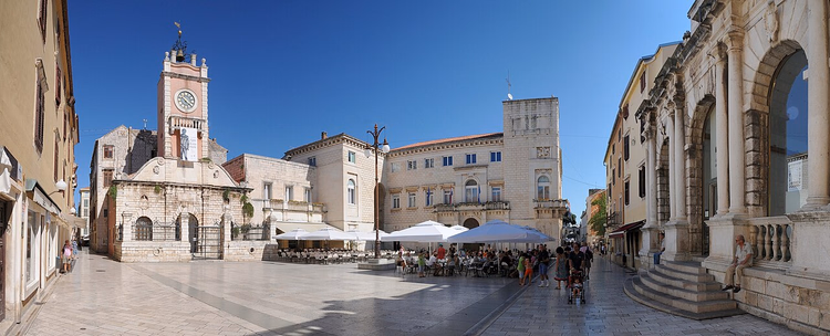 Volksplatz in Zadar mit seinem Uhrturm