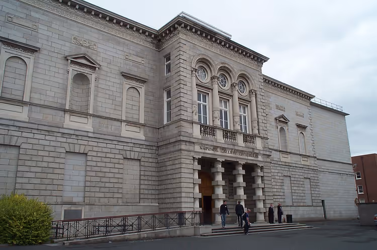 Fasaden til National Gallery of Ireland i Dublin