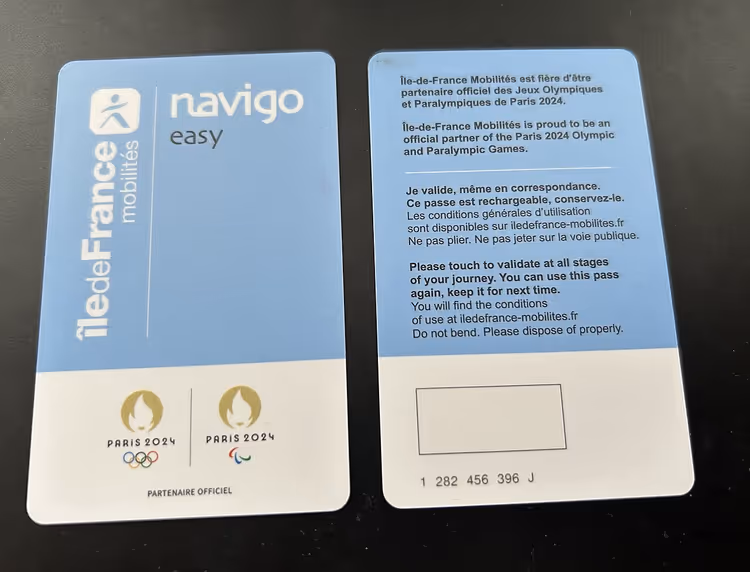 الوجه والخلف لبطاقة Navigo Easy