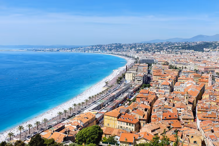 Panorama over Nice og Baie des Anges sett ovenfra