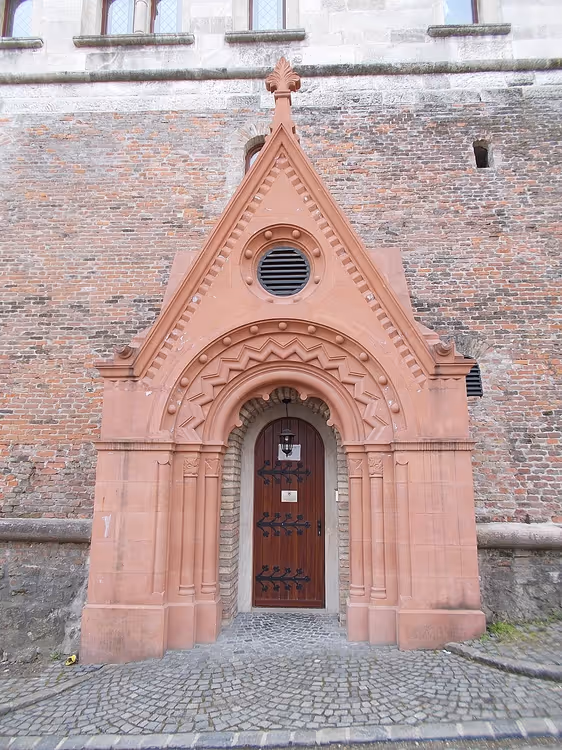 Ingang van restaurant Halászbástya in de bastionmuur