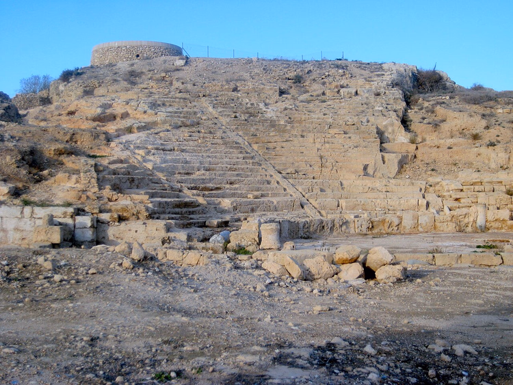 Steinstufen des antiken Odeons in Kato Paphos