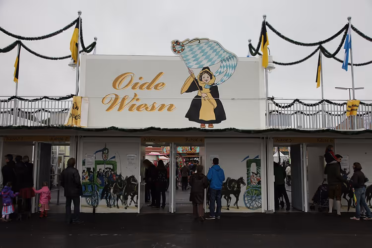 Oktoberfest'in atlıkarıncalı tarihi bölümü
