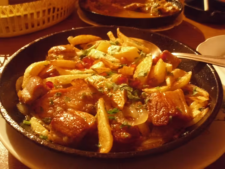 Et, patates ve soğanlı ojakhuri