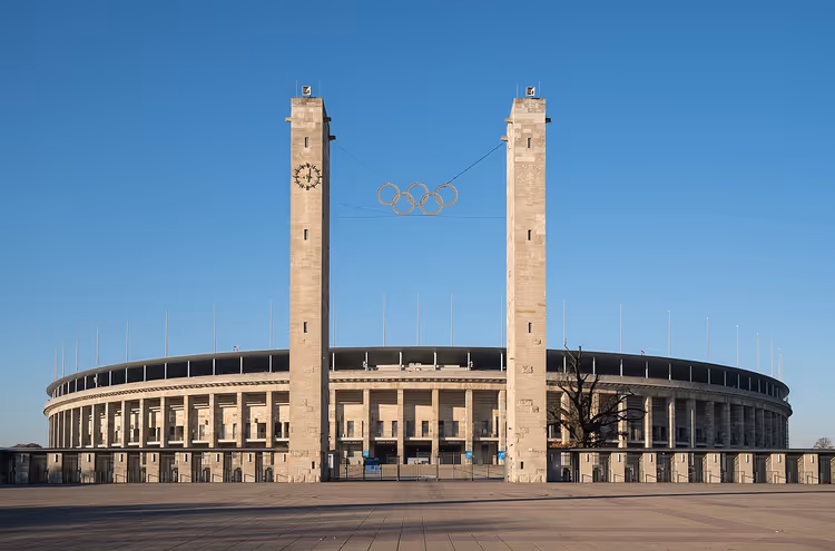 Het Olympisch Stadion van Berlijn met zijn twee torens