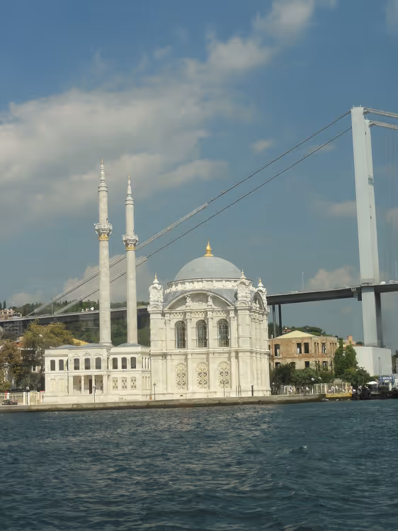 Ortaköy-moskee aan de Bosporus met de brug