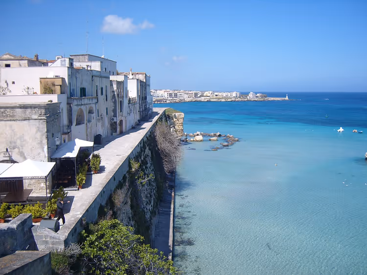 Uitzicht op Otranto vanaf het Pelasgische bastion aan zee