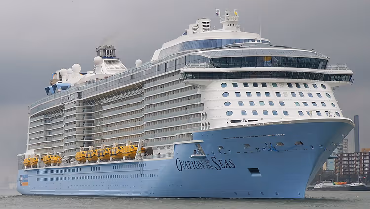 Limanda Ovation of the Seas yolcu gemisi