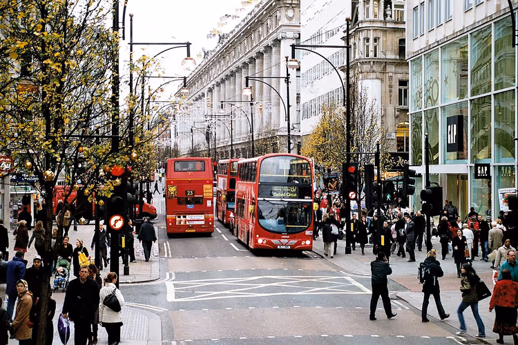 Rode dubbeldekkers op Oxford Street