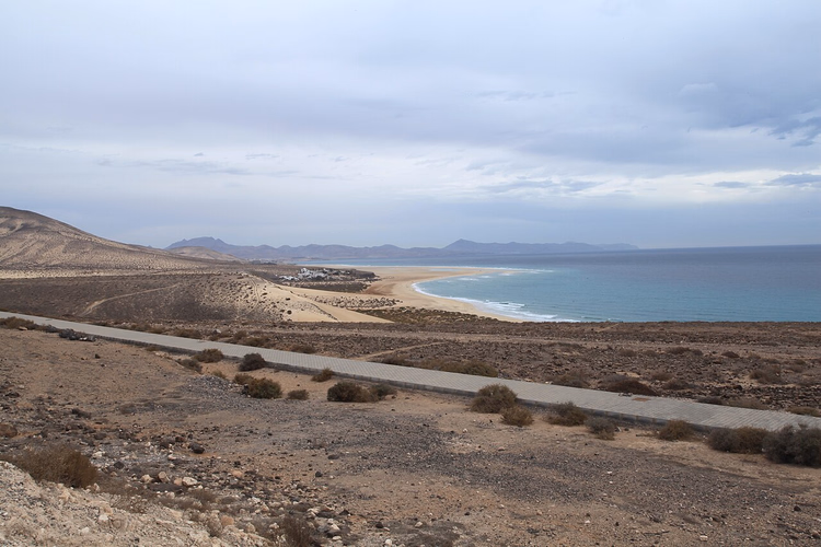 Strand von Sotavento und türkisfarbenes Meer auf Fuerteventura