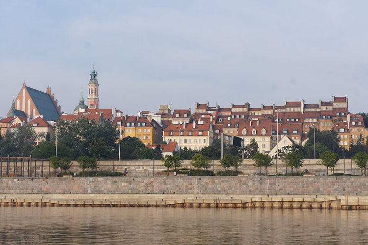 Murkirke og gamlebyen sett fra Wisla