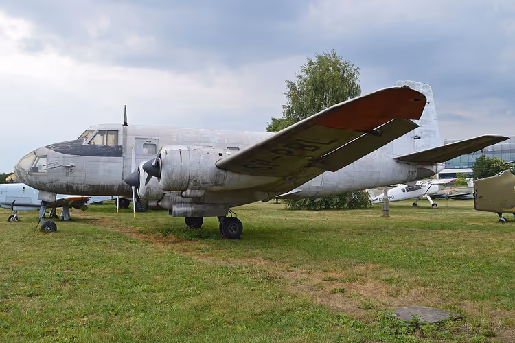 Pools PZL MD-12F-vliegtuig in het luchtvaartmuseum