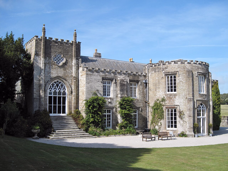 Fassade von Prideaux Place mit Zinnenbrüstung