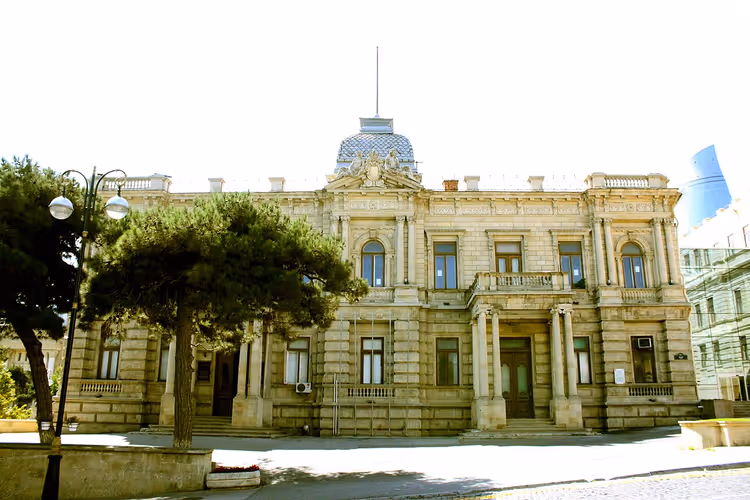 Bakü'deki Azerbaycan Ulusal Sanat Müzesi'nin cephesi