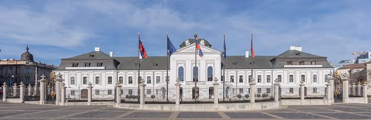Grassalkovich-presidentpalasset i Bratislava med flagg