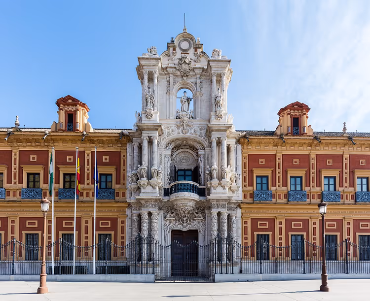 Fasaden til San Telmo-palasset i Sevilla