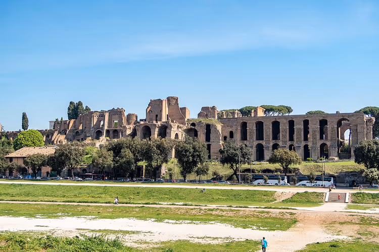 Ruinen der Paläste auf dem Palatin hinter dem Circus Maximus