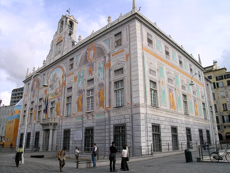 Cenova'daki Palazzo San Giorgio'nun boyalı cephesi