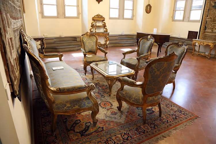 Zaal van Palazzo Medici Riccardi met neobarok meubilair