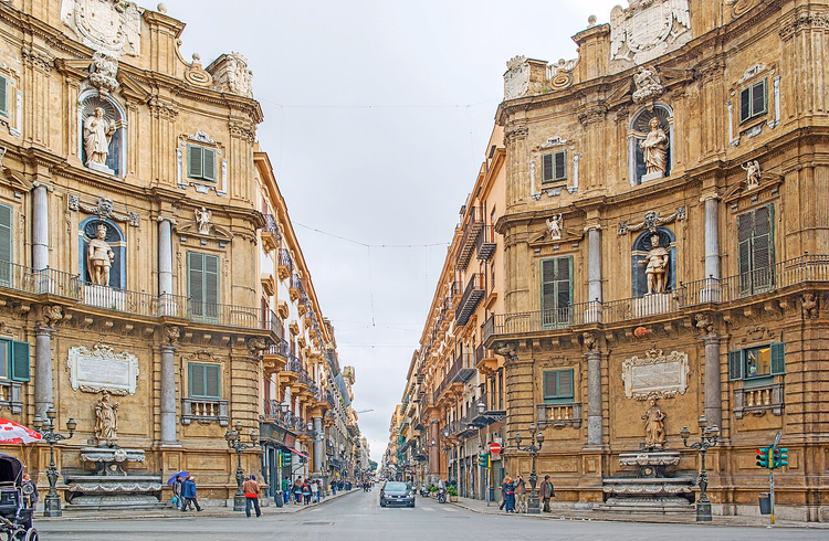 Barokke kruising Quattro Canti in Palermo overdag