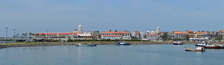 Panorama van de waterkant van Casco Antiguo in Panama