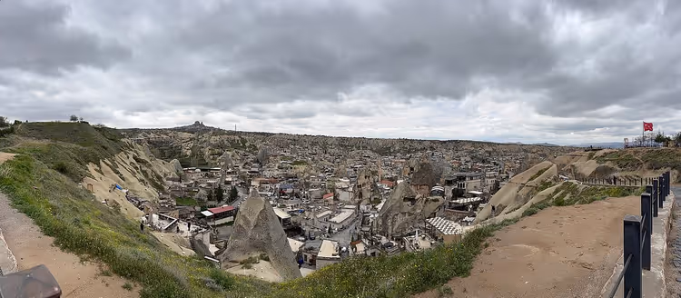 Panorama over Göreme fra Aşıklar-høyden i Kappadokia