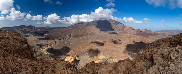 Vulkanlandskap med Teide-toppen på Tenerife
