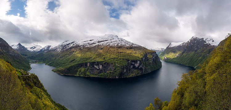 Geirangerfjorden panorama fra Ørnesvingen utsiktspunkt