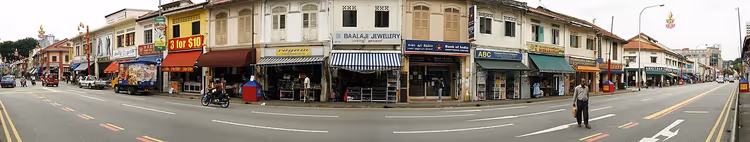 Straßen in Little India mit bunten Häusern und Läden