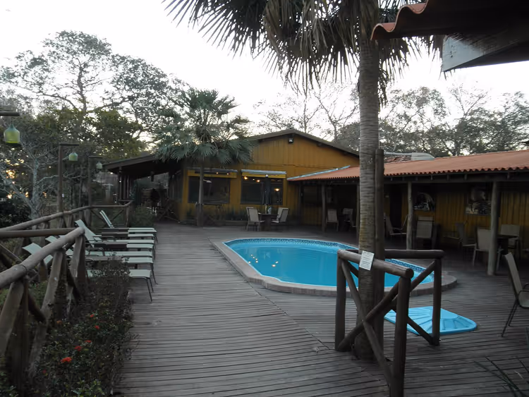 Hotel Passo do Lontra junto ao rio no Pantanal