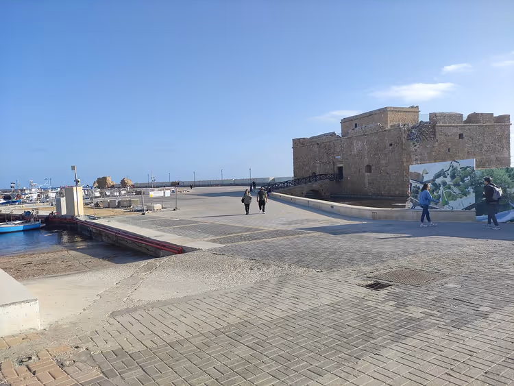قلعة بافوس وممشى المرفأ، قبرص