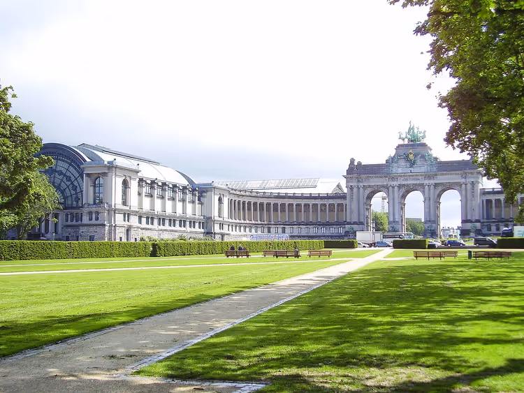 Triomfboog en musea in het Jubelpark