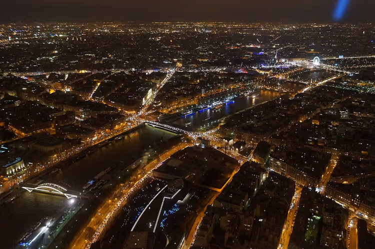 Eyfel Kulesi'nden Paris'in gece panoraması