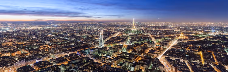 Nachtpanorama van Parijs met de Eiffeltoren