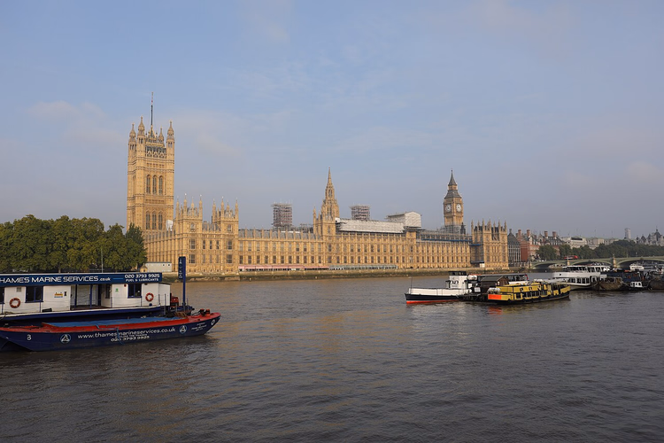Palais de Westminster et Big Ben depuis la Tamise