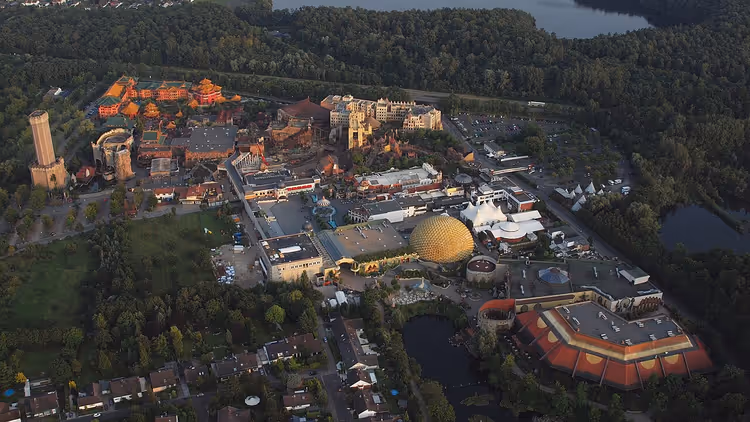Phantasialand parkının havadan panoramik görünümü