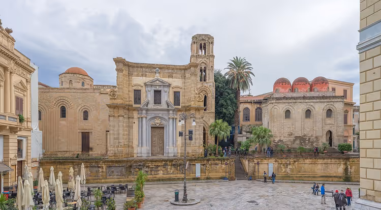 La Martorana ve San Cataldo kiliseleriyle Piazza Bellini